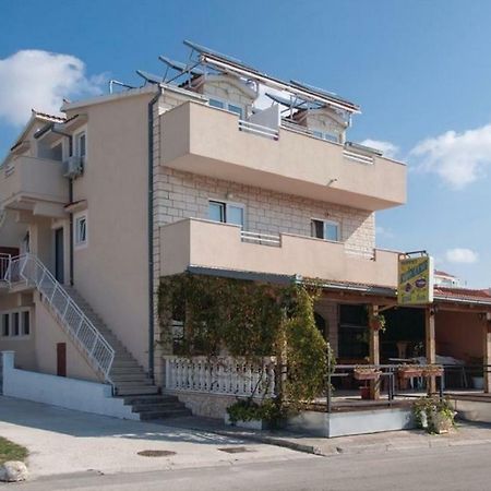 Apartmani Riva Rogoznica  Bagian luar foto