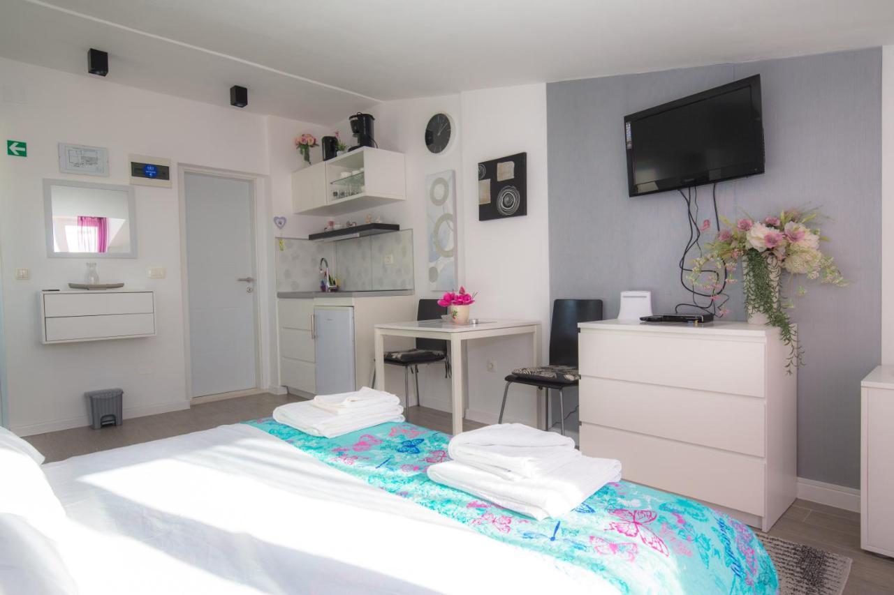 Apartmani Riva Rogoznica  Bagian luar foto