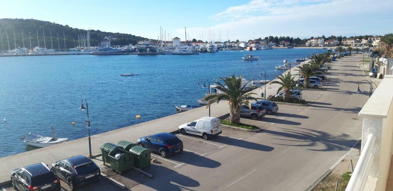 Apartmani Riva Rogoznica  Bagian luar foto