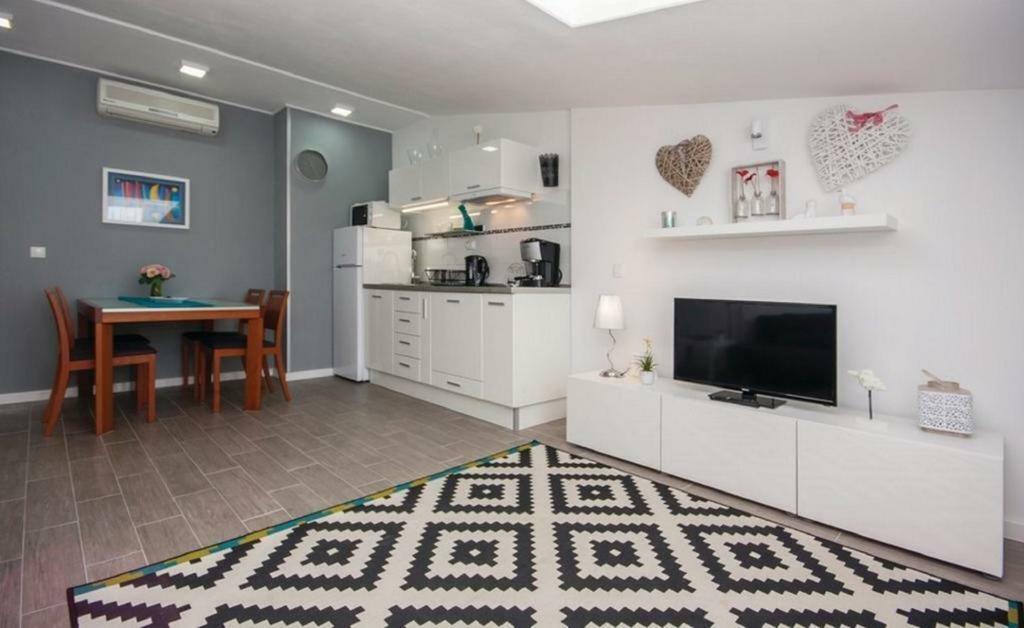 Apartmani Riva Rogoznica  Bagian luar foto